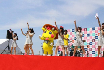 宮城のご当地アイドル「みちのく仙台ＯＲＩ☆姫隊」とステージで踊りました！